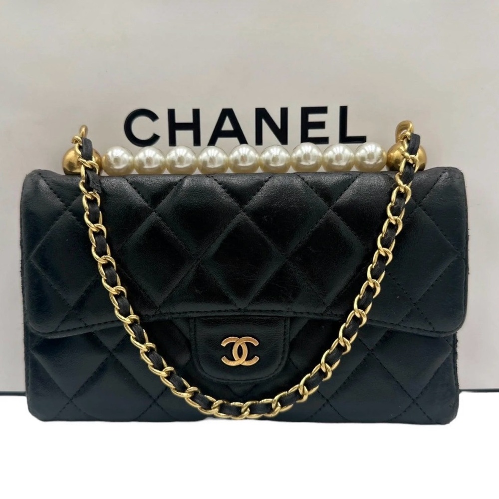 Chanel lambskin mini bags classic flap Wallet with Gold Chain handle!
